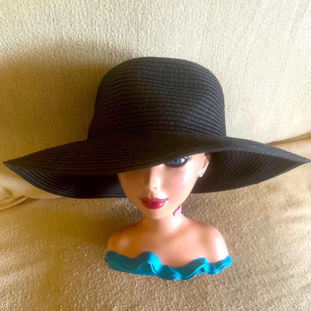 Old Navy Women's Paper Straw Black Sun Hat Size S-M Pool, Beach Wide Brimmed Hat
